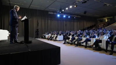 《巴黎協定》簽署八年後,首次檢視全球溫室氣體減排成效,並檢討如何彌補氣候行動與公約目標之間的落差。(資料照,AP)