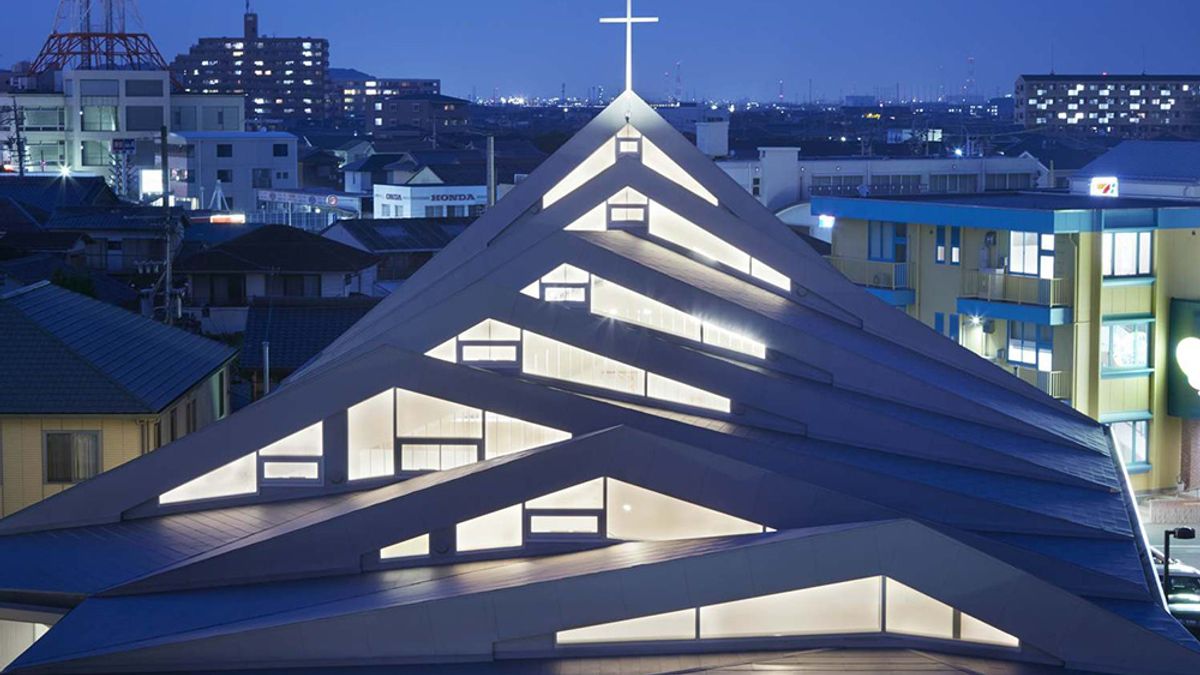 夜晚的日本三重縣鈴鹿教堂,看起來格外莊嚴神聖。(圖/取自Archdaily) 夜晚的日本三重縣鈴鹿教堂,看起來格外莊嚴神聖。(圖/取自Archdaily)