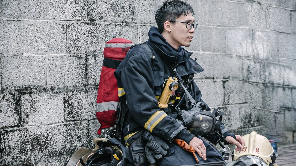 劉冠英6年的消防員洗煉,讓他更了解火場如戰場,不容有絲毫疏忽。(花蓮縣消防局提供)