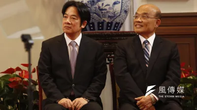 在台灣特有的憲政架構下,閣揆永遠難當,圖為前後任行政院長賴清德與蘇貞昌。(郭晉瑋攝)