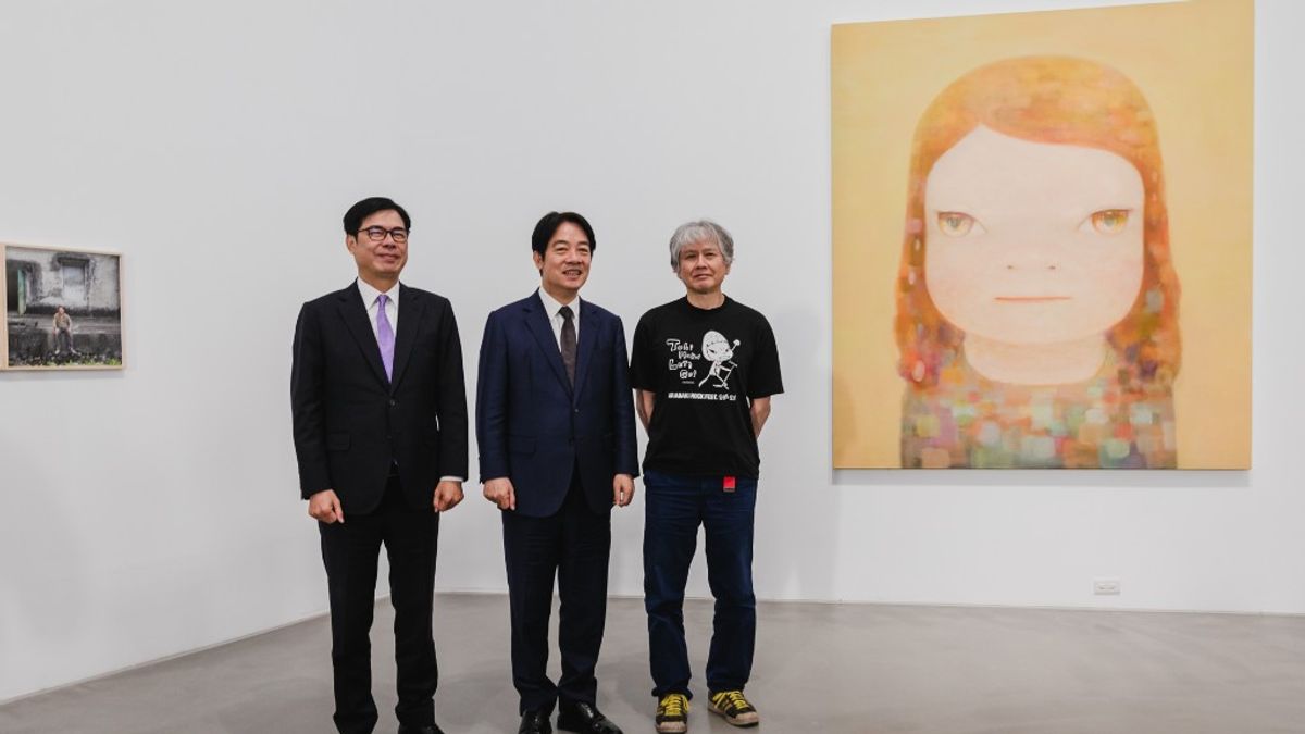 高雄市長陳其邁(左起)、副總統賴清德與奈良美智共同邀請民眾觀展。(圖/高市文化局提供) 高雄市長陳其邁(左起)、副總統賴清德與奈良美智共同邀請民眾觀展。(圖/高市文化局提供)