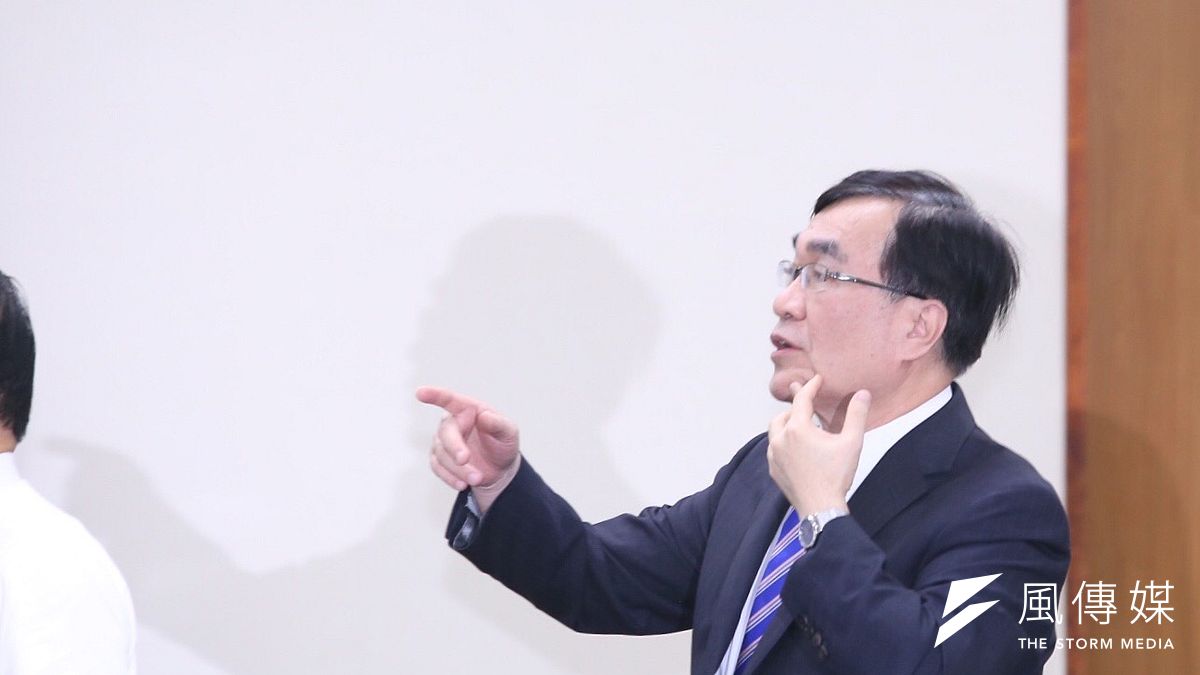 國民黨黨主席朱立倫與總統參選人洪秀柱關係緊張,國民黨祕書長李四川成了夾心餅乾。(資料照片,林韶安攝) 國民黨黨主席朱立倫與總統參選人洪秀柱關係緊張,國民黨祕書長李四川成了夾心餅乾。(資料照片,林韶安攝)