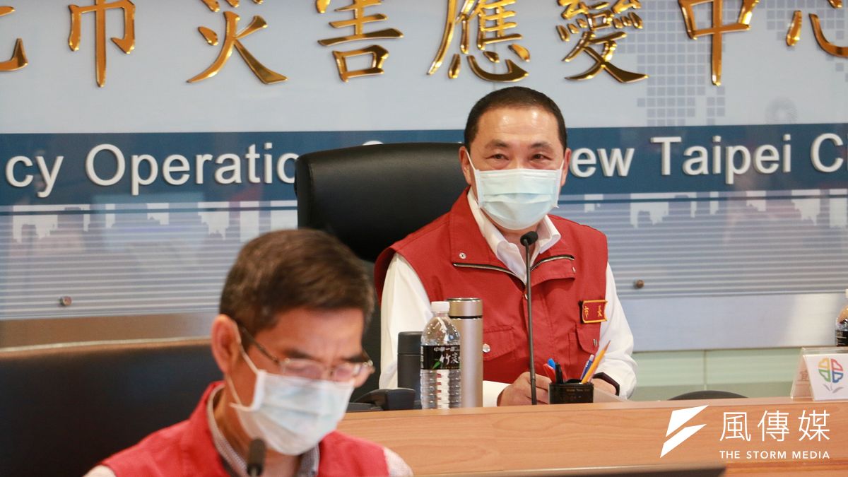 市長侯友宜強調,新北防疫強度從以前就沒有放寬過, 現在更嚴格落實執行,將高風險區塊嚴格的限縮,盼市民能夠互相體諒配合 。(圖/李梅瑛攝) 市長侯友宜強調,新北防疫強度從以前就沒有放寬過, 現在更嚴格落實執行,將高風險區塊嚴格的限縮,盼市民能夠互相體諒配合 。(圖/李梅瑛攝)