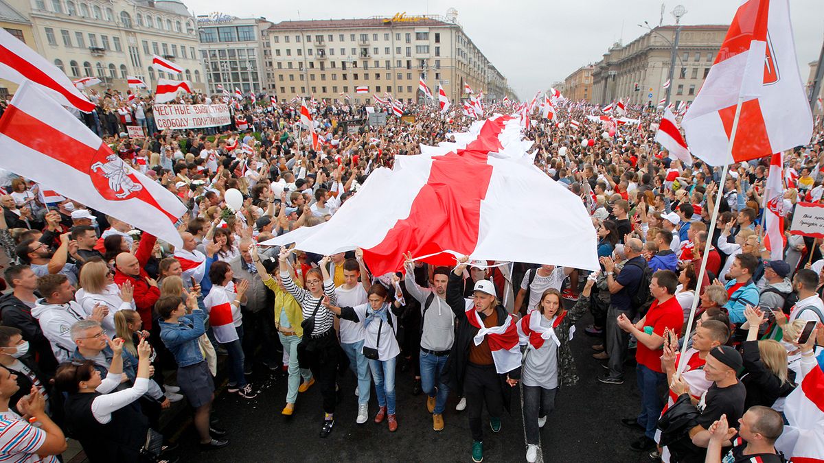 8月23日,大批白羅斯民眾在首都明斯克的獨立廣場示威抗議(美聯社) 8月23日,大批白羅斯民眾在首都明斯克的獨立廣場示威抗議(美聯社)