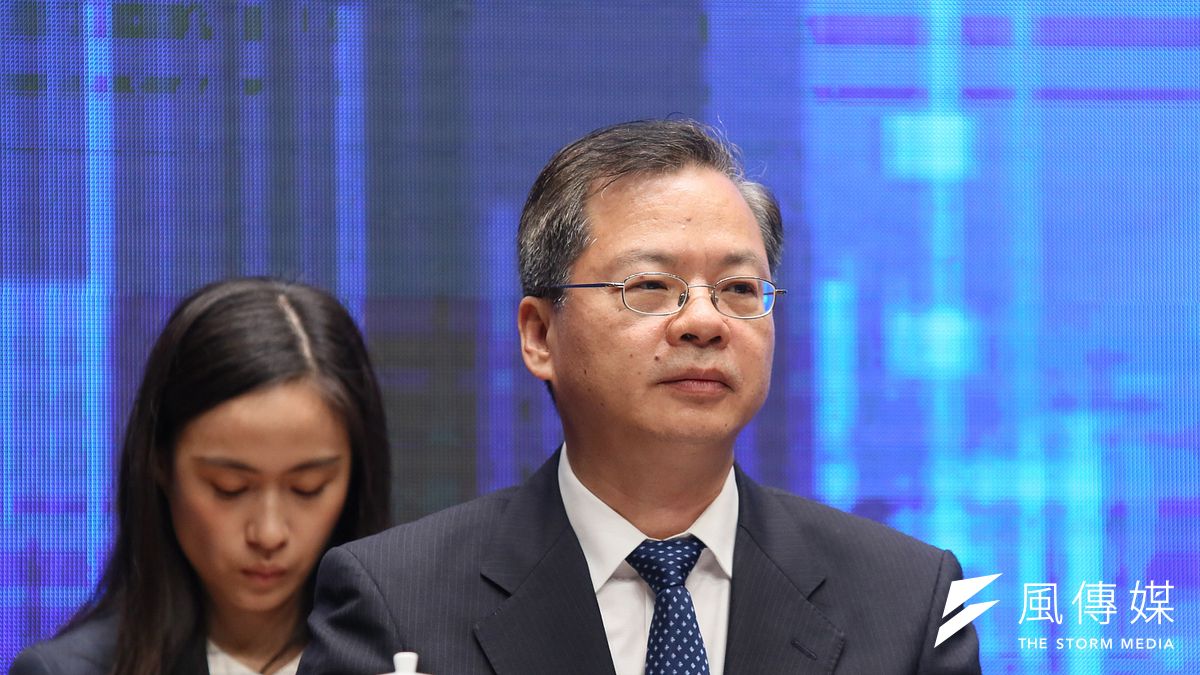 台灣防疫得宜,經濟也逐步回穩,不過立委點出台灣產業兩極化,傳產受創依舊很深,詢問政府是否有意續推紓困4.0;國發會主委龔明鑫表示,時序接近年底時,再來觀察疫情衝擊情況。(柯承惠攝) 台灣防疫得宜,經濟也逐步回穩,不過立委點出台灣產業兩極化,傳產受創依舊很深,詢問政府是否有意續推紓困4.0;國發會主委龔明鑫表示,時序接近年底時,再來觀察疫情衝擊情況。(柯承惠攝)