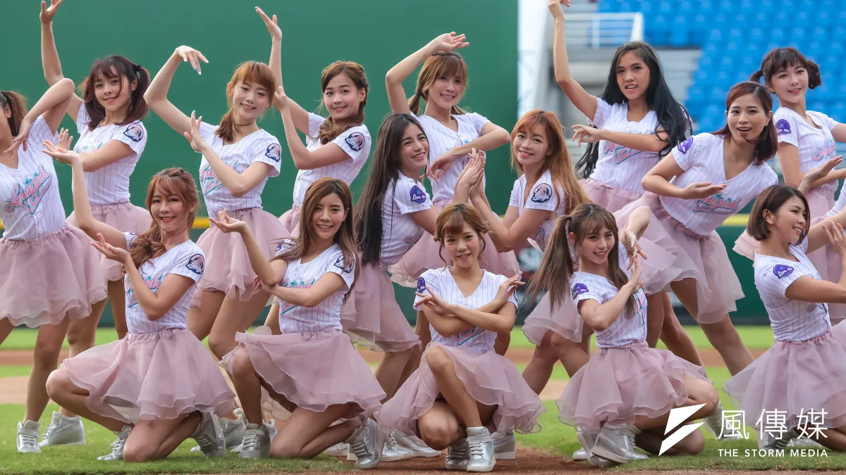 Lamigo當年創設桃猿專屬啦啦隊 LamiGirls,為職棒增添了許多可能性。(資料照,顏麟宇攝)