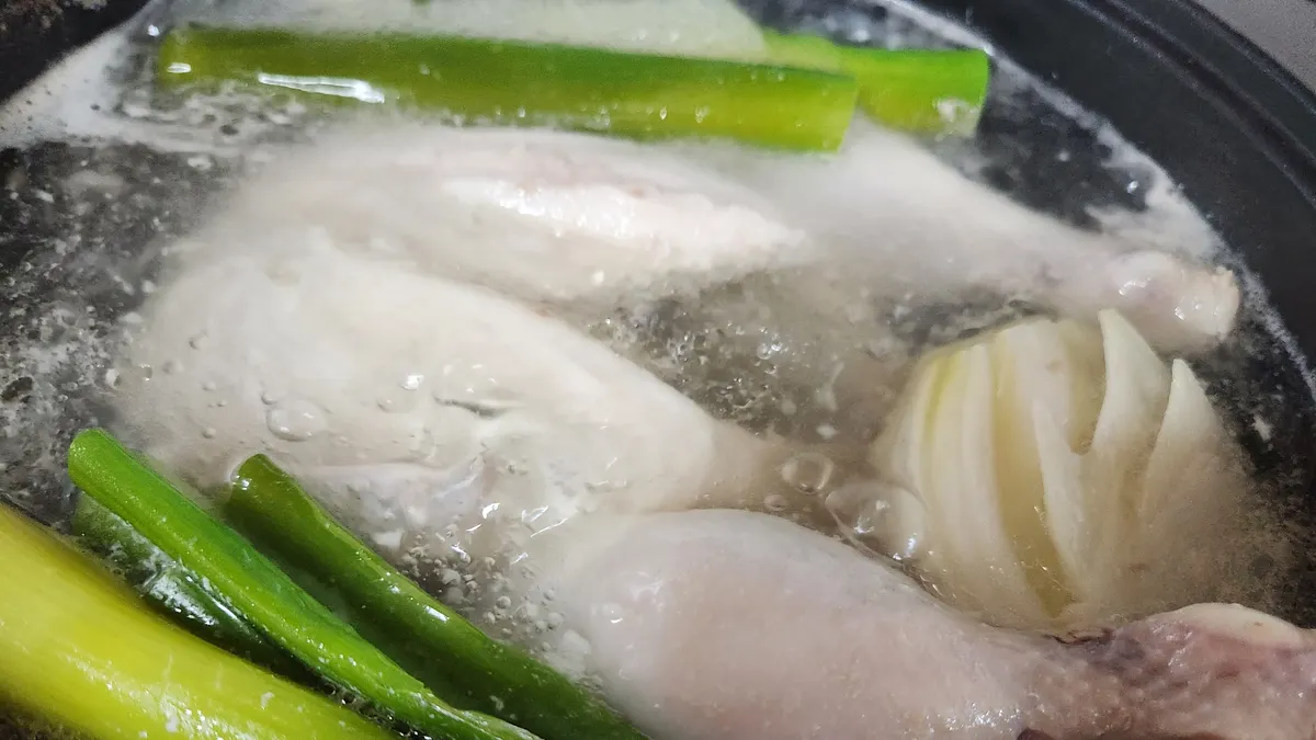 煮雞湯別再只會加香菇蒜頭!內行加1常見食材湯頭香氣爆棚又奶白。(示意圖/翻攝自photo-ac) 煮雞湯別再只會加香菇蒜頭!內行加1常見食材湯頭香氣爆棚又奶白。(示意圖/翻攝自photo-ac)