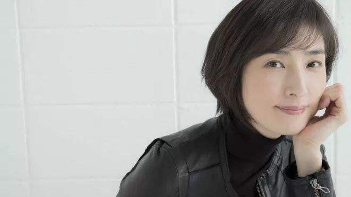 保暖美觀都要兼顧的秋冬時裝,總讓媽媽們站在衣櫃前煩惱不已(圖取自網路) 保暖美觀都要兼顧的秋冬時裝,總讓媽媽們站在衣櫃前煩惱不已(圖取自網路)