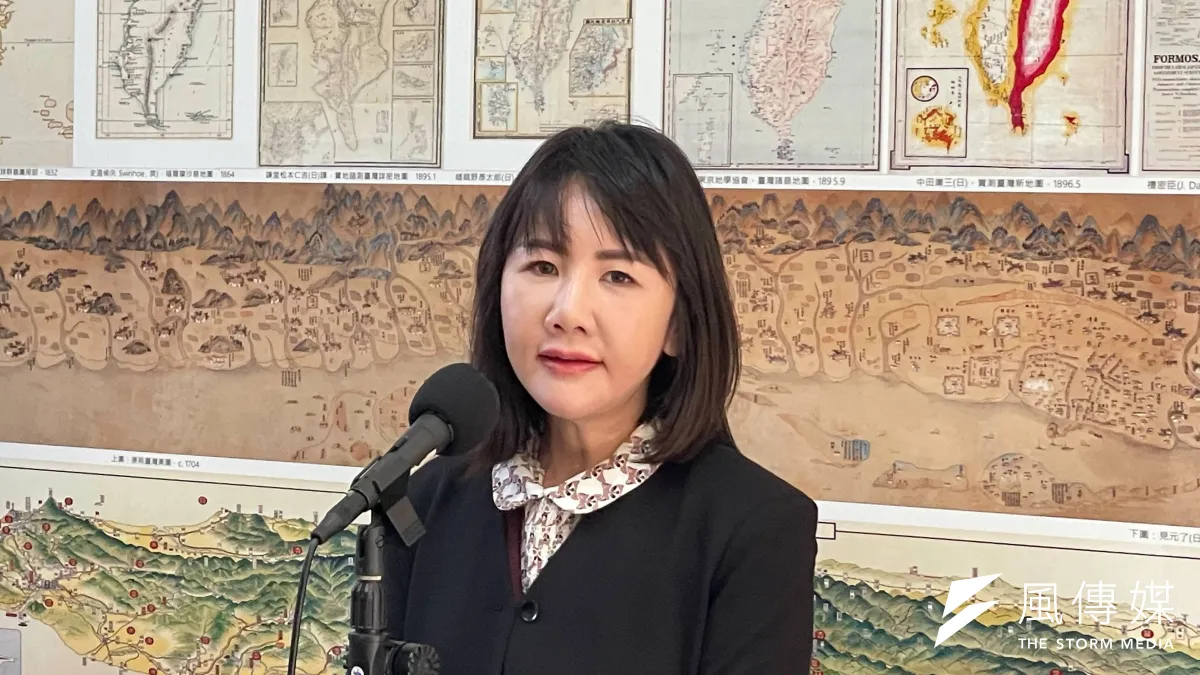 國民黨立委謝衣鳳20日於立法院接受媒體聯訪,並對藍白合推總統人選卡關一事進行回應。(鍾秉哲攝)