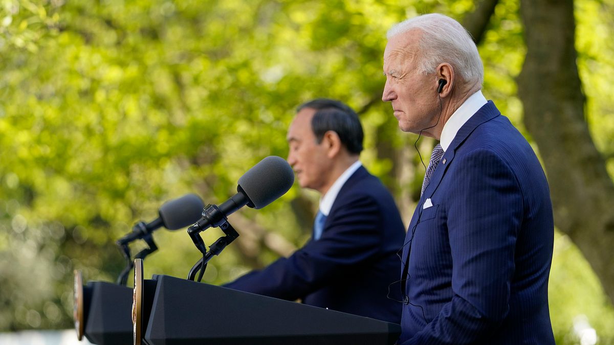 2021年4月16日,日本首相菅義偉與美國總統拜登在白宮舉行首次面對面會談。(AP) 2021年4月16日,日本首相菅義偉與美國總統拜登在白宮舉行首次面對面會談。(AP)