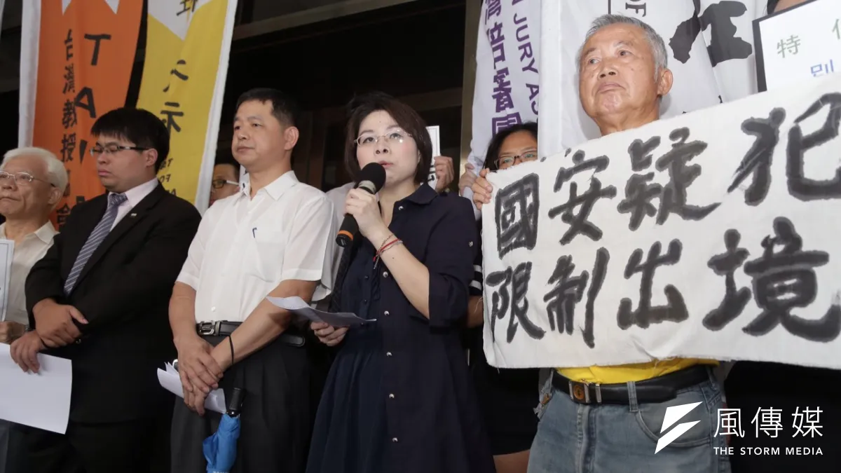 永社、台灣陪審團協會赴北檢抗議北檢檢察長蔡碧玉、檢察總長顏大和包庇馬英九,敷衍吃案。(曾原信攝)