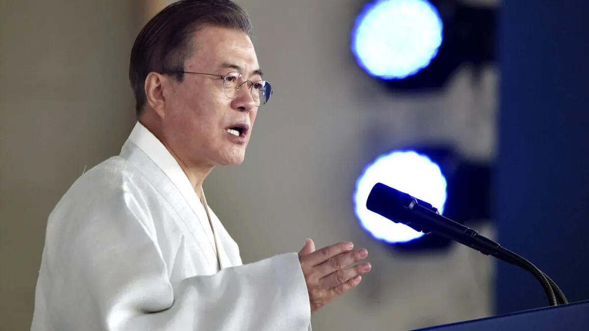 南韓總統文在寅15日發表光復74周年演說,宣稱要在光復百年時(2045年)達成「一個韓國」。(美聯社)