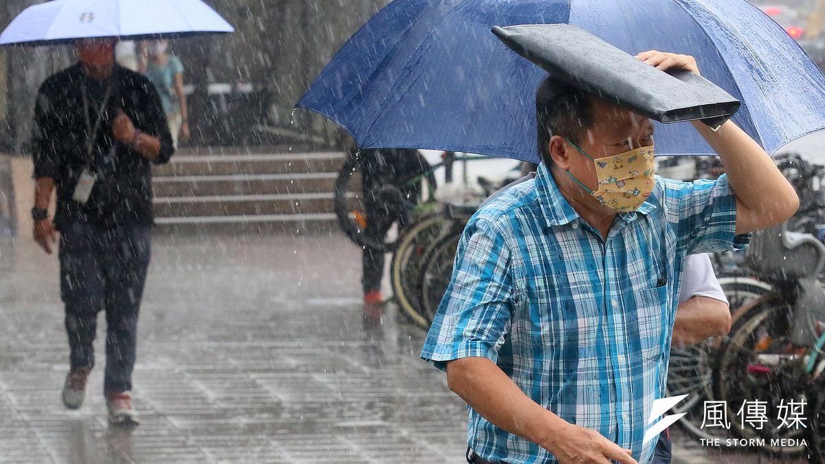 颱風卡努外圍環流影響,中央氣象局今(2)日清晨發布苗栗以北7縣市大雨特報。(示意圖/柯承惠攝) 颱風卡努外圍環流影響,中央氣象局今(2)日清晨發布苗栗以北7縣市大雨特報。(示意圖/柯承惠攝)