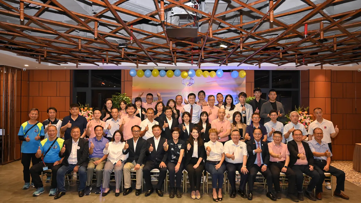 新竹市長高虹安與陳慶齡、鍾淑英、李國璋、徐美惠等多位市議員、消防局長李世恭、工策會委員彭俊橙等人,出席越南峴港台商會餐宴。(圖/新竹市政府提供)