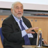 On January 13, Nobel Prize in Economics laureate Joseph Stiglitz attended 'The Road to Freedom: Economics and a Good Society' forum organized by the Yu Kuo-Hwa Cultural and Educational Foundation and 風傳媒, delivering a keynote speech. (Photo by Ko Cheng-hu On January 13, Nobel Prize in Economics laureate Joseph Stiglitz attended 'The Road to Freedom: Economics and a Good Society' forum organized by the Yu Kuo-Hwa Cultural and Educational Foundation and 風傳媒, delivering a keynote speech. (Photo by Ko Cheng-hu
