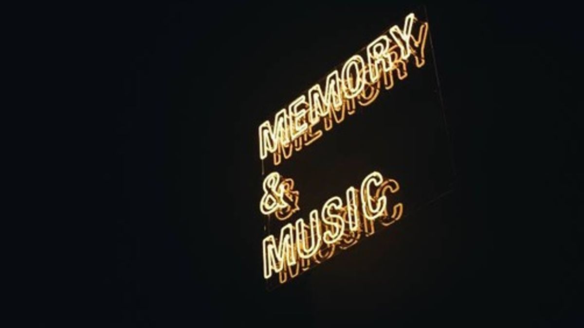 2018臺北文創記憶中心今(9)日開展,主展館上的「Memory」和「Music」復古霓虹燈,呼應出今年的展覽主題「記憶」和「音樂」(圖/台北文創提供) 2018臺北文創記憶中心今(9)日開展,主展館上的「Memory」和「Music」復古霓虹燈,呼應出今年的展覽主題「記憶」和「音樂」(圖/台北文創提供)