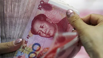 中國政府可能以人民幣貶值為手段,應對2025年外貿出口的種種變局(資料照,美聯社)