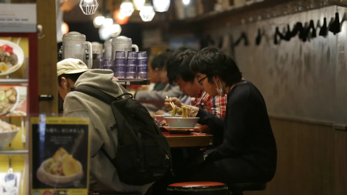 故事中的主角竹田和平面對在烏龍麵店沒有飯糰、只剩白飯的情況下,仍站在店家的立場為他們生意好感到高興。示意圖,非關新聞當事人。(資料照,美聯社)