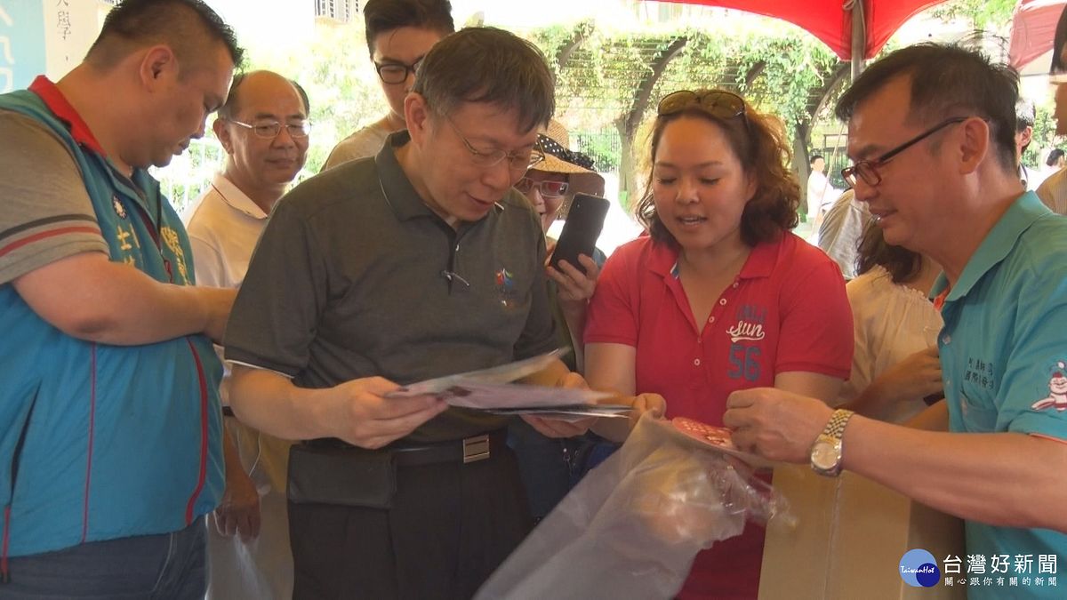 「天母有愛齊心做公益」 捐發票助腦麻協會 「天母有愛齊心做公益」 捐發票助腦麻協會