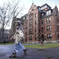 The latest global university rankings show that Harvard University is no longer firmly seated at the top, with its latest ranking dropping to third place. Instead, Chinese universities are rapidly rising, with some rankings showing a collective surge of ' The latest global university rankings show that Harvard University is no longer firmly seated at the top, with its latest ranking dropping to third place. Instead, Chinese universities are rapidly rising, with some rankings showing a collective surge of '