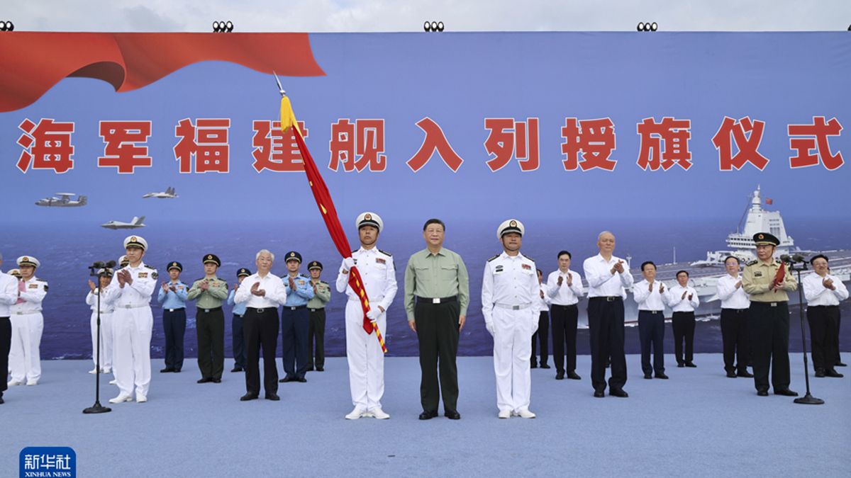 習近平登福建艦!海南三亞軍港視察,首艘彈射型航母入列南海艦隊