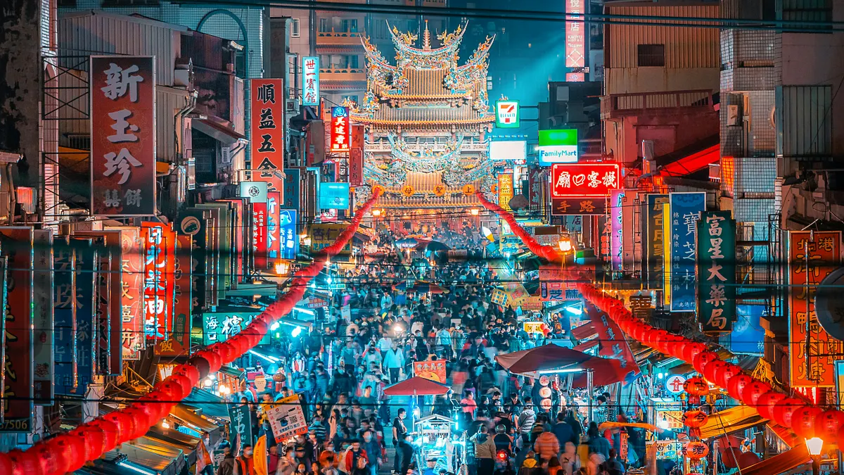 蟬聯榜首的是坐落於北港鎮的北港朝天宮,在統計期間內創下了超過 1120 萬人次造訪的驚人紀錄。(圖/取自unsplash)