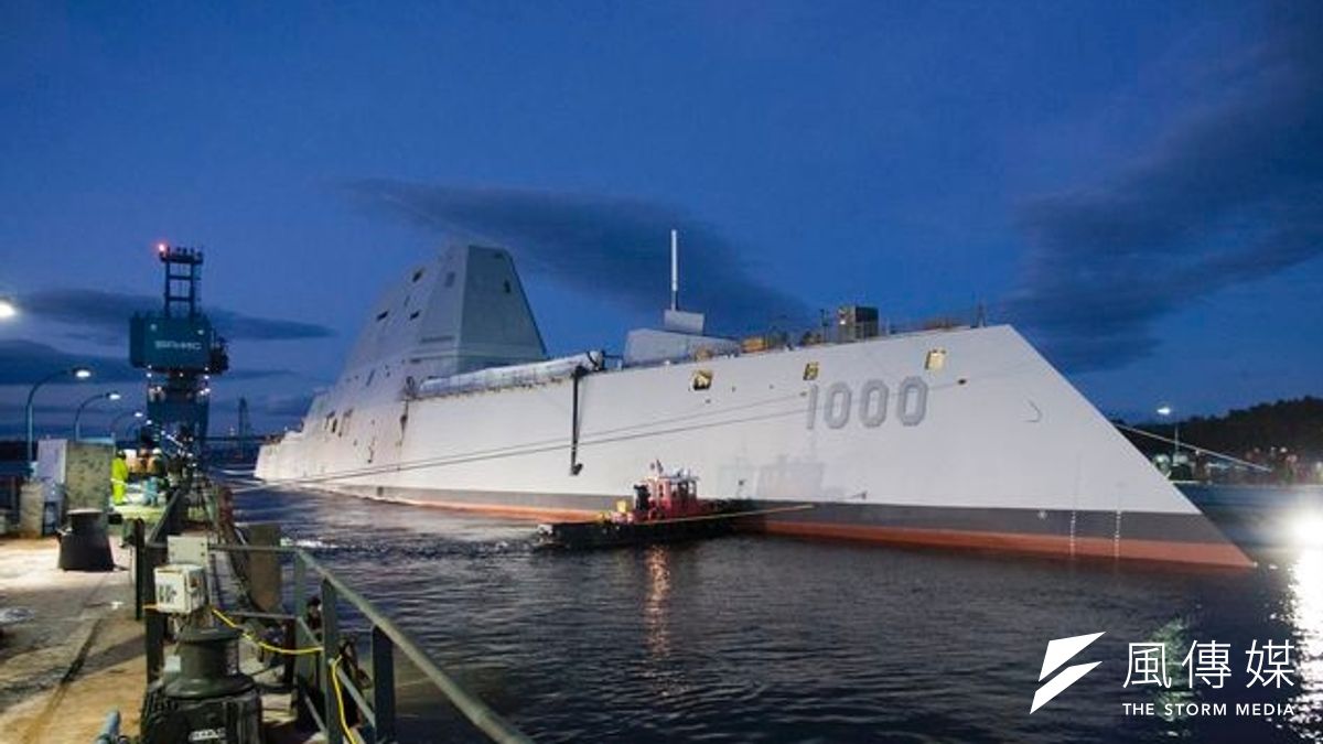 美國新式神盾級驅逐艦朱瓦特號12日舉行下水典禮。(美聯社) 美國新式神盾級驅逐艦朱瓦特號12日舉行下水典禮。(美聯社)