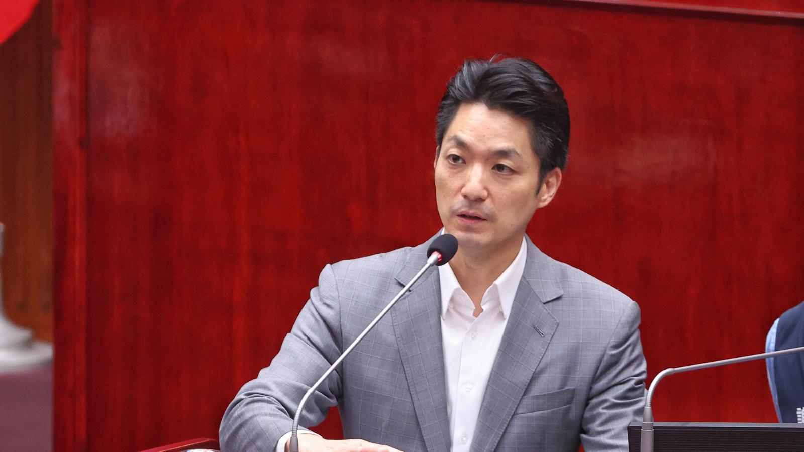 綠營圍攻長子赴美爭議無效?蔣萬安好感度意外抗跌 沈伯洋聲量還輸「大寶」蔣得立