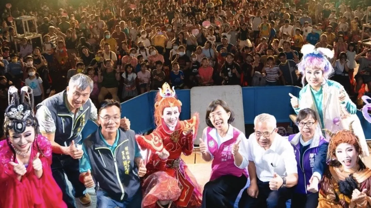明華園劇團第三代、風神寶寶兒童劇團團長陳昭賢也公開力挺新北市長候選人、立法委員蘇巧慧。(圖/蘇巧慧競選總部提供)