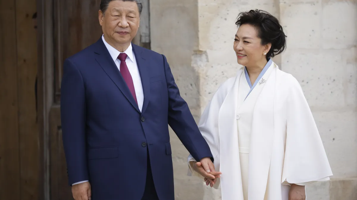 2024年5月6日,中國國家主席習近平與夫人彭麗媛在愛麗榭宮作客。(美聯社)