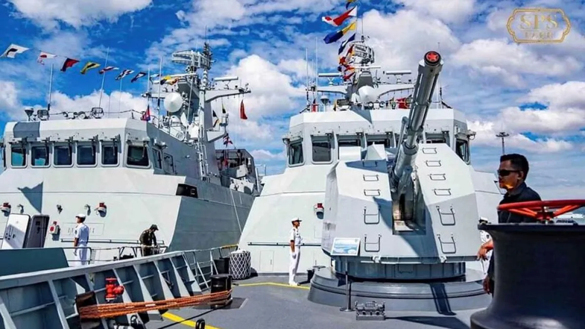 中國解放軍軍艦駐紮在柬埔寨海軍基地。(美聯社)