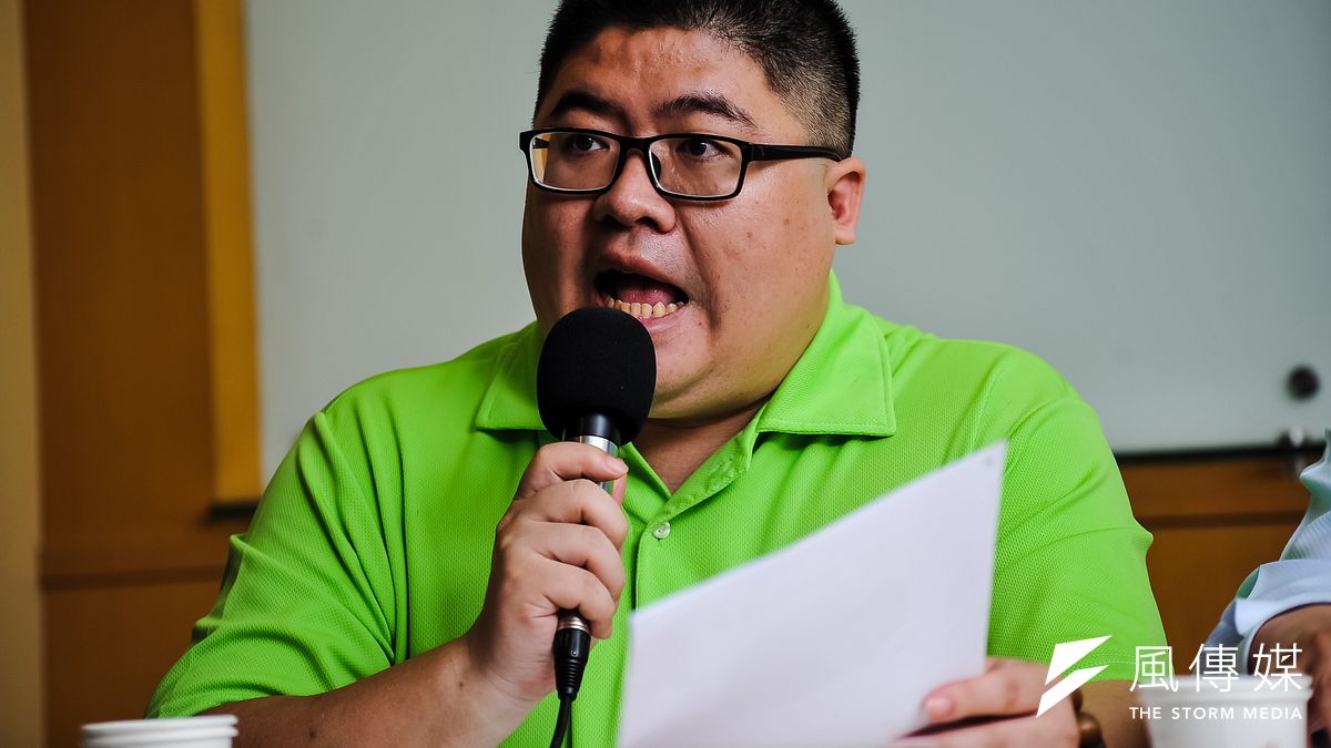 民進黨嘉義縣長初選由翁章梁勝出,遭議長張明達則指控民調不公,對此翁營競選總幹事蔡易餘8日要求,黨中央應公開雙方討論過程、所有資訊,「誰會被打臉,立即清楚」。(資料照,甘岱民攝) 民進黨嘉義縣長初選由翁章梁勝出,遭議長張明達則指控民調不公,對此翁營競選總幹事蔡易餘8日要求,黨中央應公開雙方討論過程、所有資訊,「誰會被打臉,立即清楚」。(資料照,甘岱民攝)