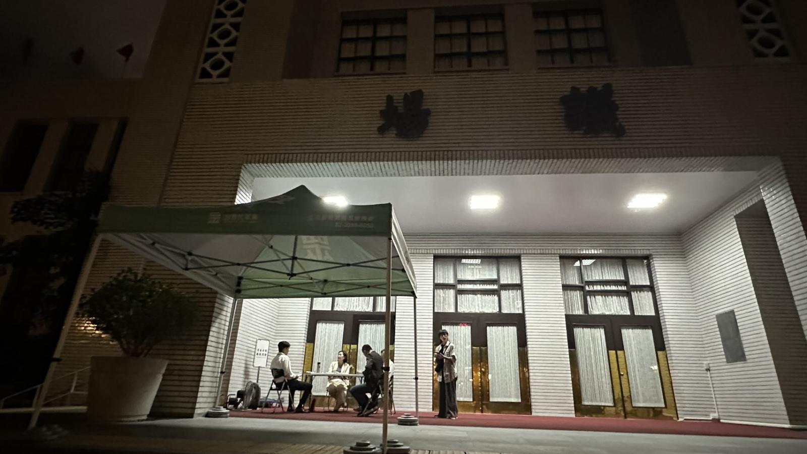 趁黃國昌、蔣萬安直播突襲!民眾黨團夜排立院議場 明拚「老人免健保費」三讀