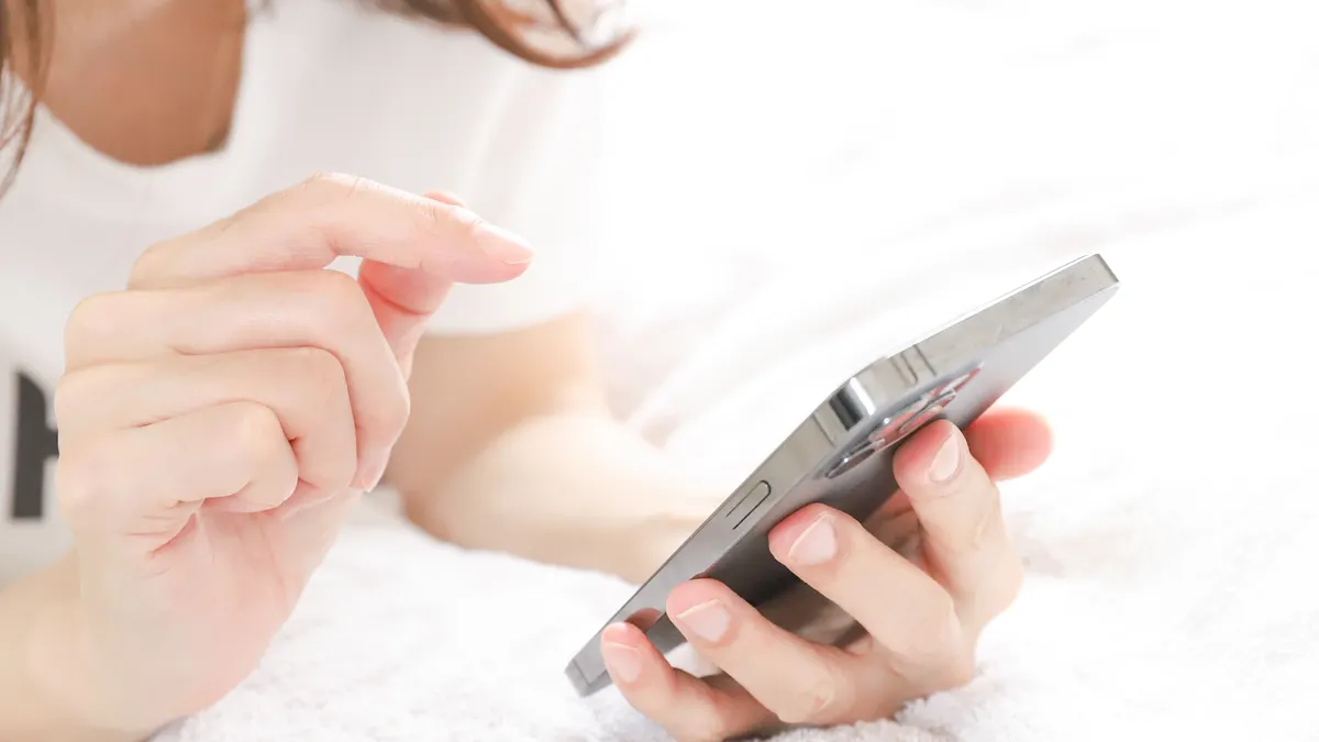 近日有不肖人士仿冒健保署名義寄送簡訊及郵件騙取個資,健保署呼籲,民眾若遇到可疑訊息先查證,切勿點擊不明網站。(示意圖/取自photo-ac) 近日有不肖人士仿冒健保署名義寄送簡訊及郵件騙取個資,健保署呼籲,民眾若遇到可疑訊息先查證,切勿點擊不明網站。(示意圖/取自photo-ac)