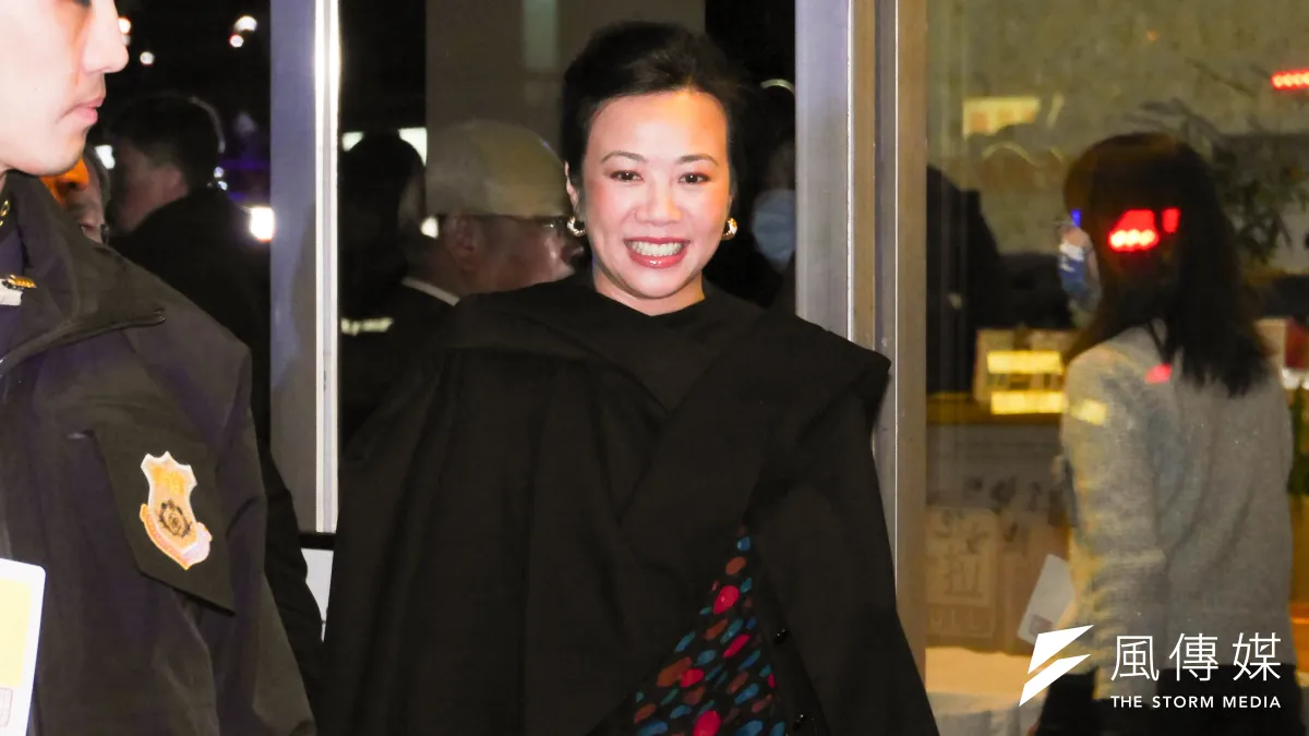民眾黨副總統候選人吳欣盈22日在電視政見發表會中提出數位轉型與資安等議題,並表示國外已有許多立法值得參考,但政府連抄都不會。(蔡親傑攝)