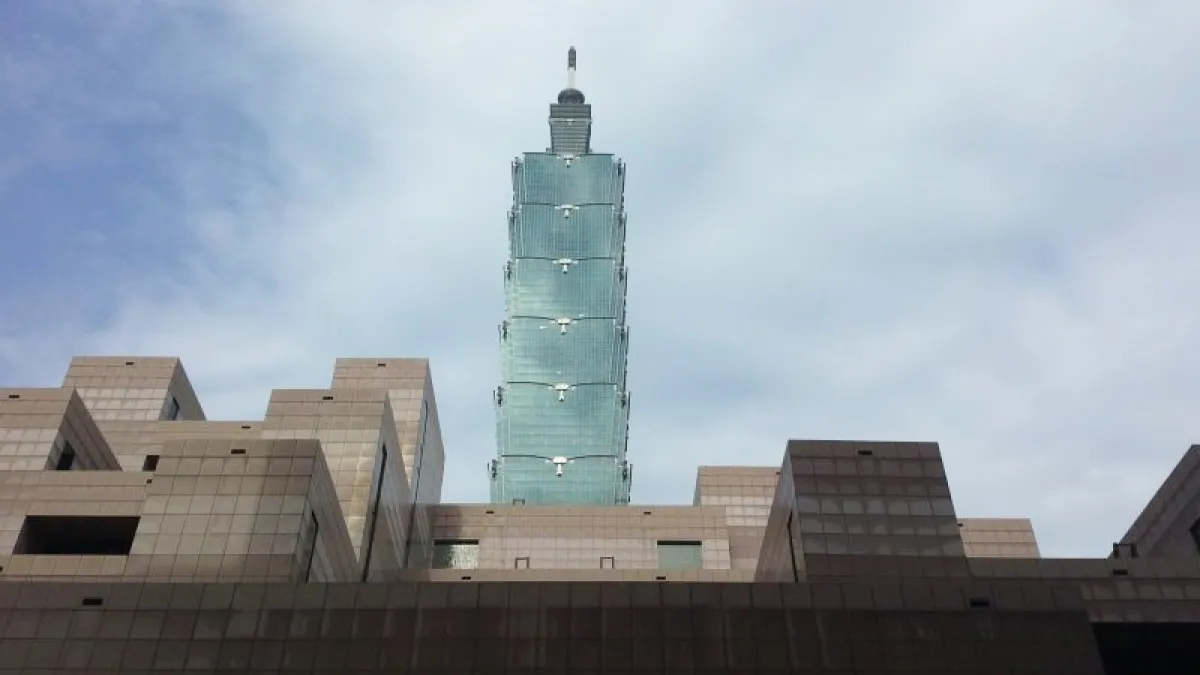 諷刺的是,投資人選擇ETF及程式交易的本意在於邁向理性,但眾人齊步走,卻讓金融市場結構趨於無效率且脆弱,印證了「水清無魚」的古諺。(資料照,圖/PROMr Hicks46@Flickr)
