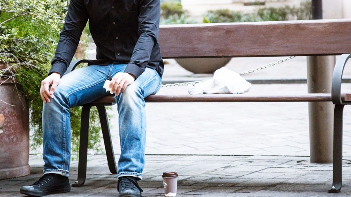 身為感染者,只能躲在櫃子中的櫃子默默等待,等待著被接納、等待著被理解...(示意圖,非當事人/すしぱく@pakutaso) 身為感染者,只能躲在櫃子中的櫃子默默等待,等待著被接納、等待著被理解...(示意圖,非當事人/すしぱく@pakutaso)