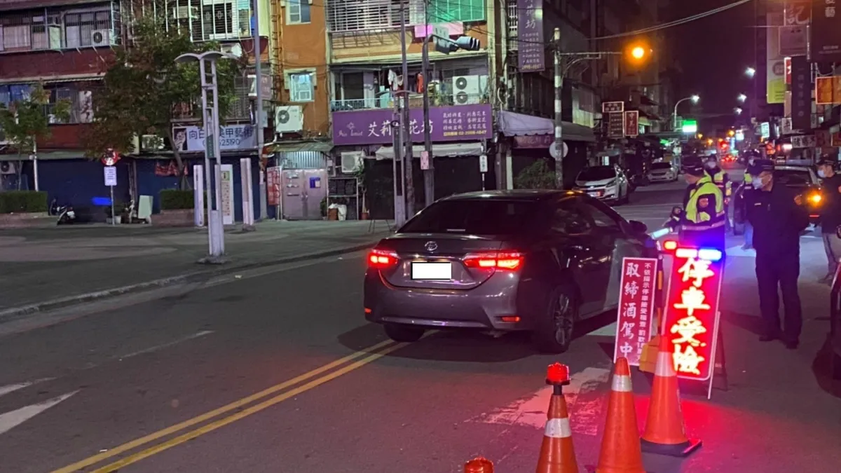 取締酒駕勤務路檢點。(圖/新北市政府警察局)