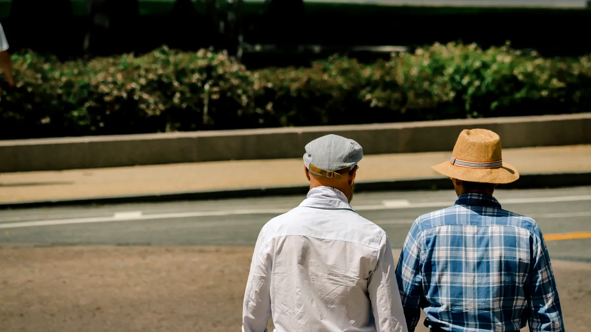 成為「高年級兼職族」,不僅能豐富新生活,更能賺取額外的退休金,穩定人際支持系統。(示意圖/取自unsplash) 成為「高年級兼職族」,不僅能豐富新生活,更能賺取額外的退休金,穩定人際支持系統。(示意圖/取自unsplash)