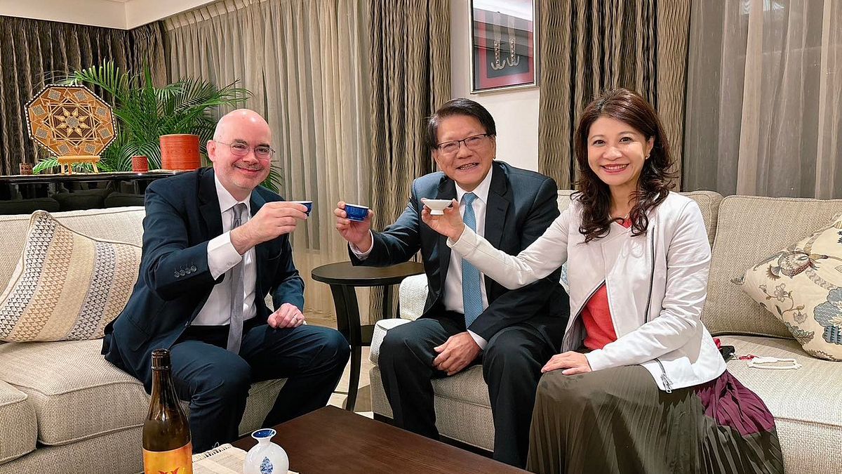 賴清德嗑壽司,AIT乾清酒!外交部暴點一波日料 「吃喝挺日本」中國超不爽