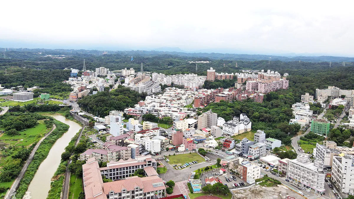 打炒房修法公布一年,壓不過新竹外圍區的奔3漲勢。(圖/住展房屋網)