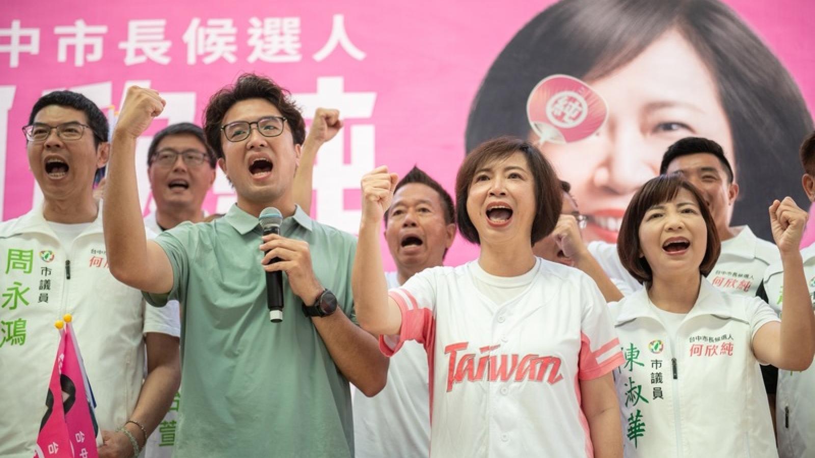 轟沈伯洋吃雞蛋糕加東泉辣醬「亂搞」 醫預言北市「洋流」結局:兩座大山擋在前頭