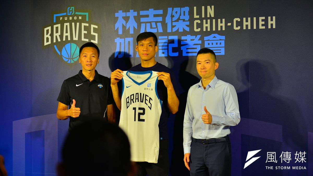 富邦勇士教頭許晉哲希望林志傑能夠傳承經驗給年輕人,並成為球隊的「隊神」。 (金茂勛攝) 富邦勇士教頭許晉哲希望林志傑能夠傳承經驗給年輕人,並成為球隊的「隊神」。 (金茂勛攝)