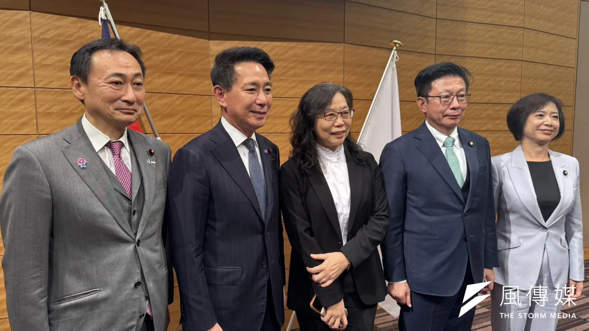 台湾半導体ドキュメンタリー『チップ・オデッセイ 台湾の賭け』が国会で上映され、与党・民主進歩党(民進党)の何欣純・立法委員(右から1番目)と郭国文・立法委員(右から2番目)が出席した。(写真/黄信維撮影)