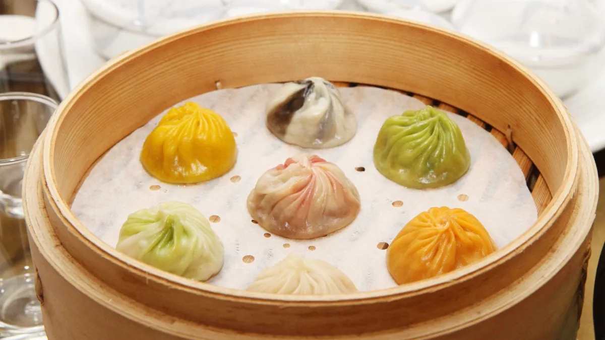 點水樓招牌的七彩小籠包。(圖/點水樓官方粉絲頁)