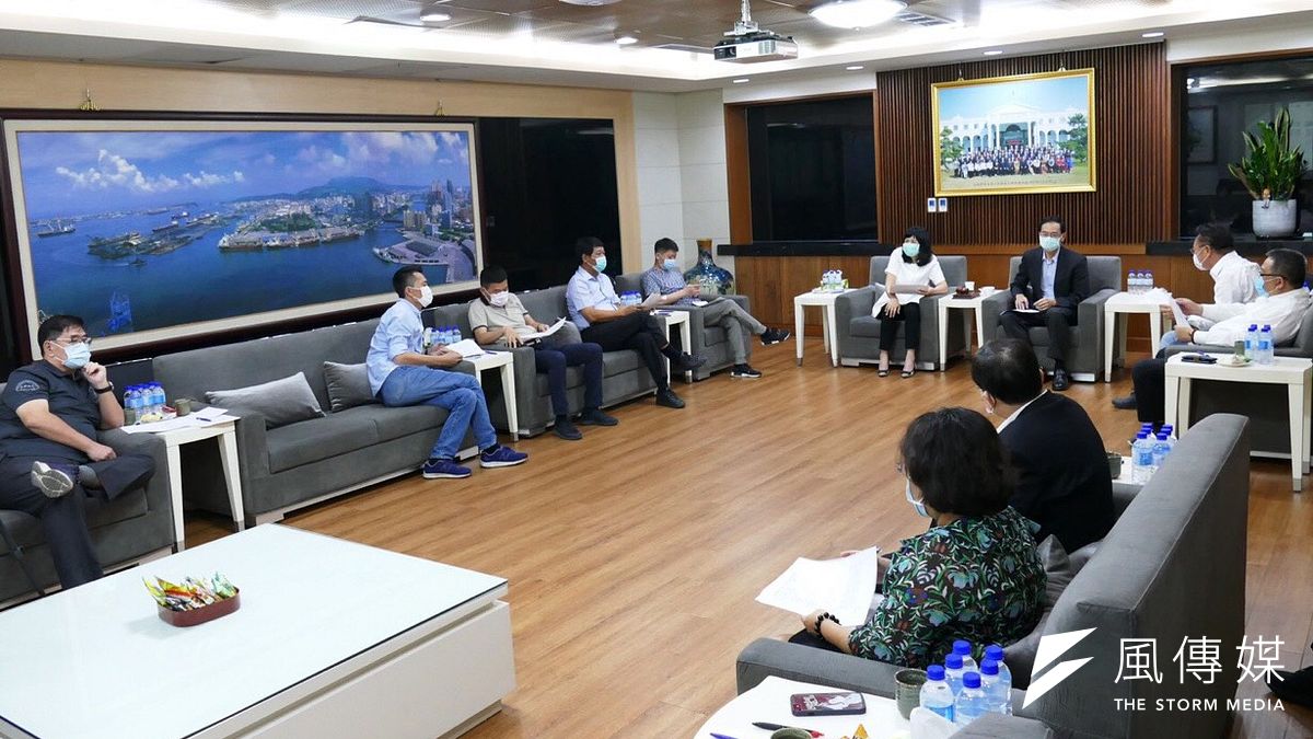 高市議會5月14日起召開第3次定期大會,但 仍有議員再度連署提案召開臨時會,針對有否召開臨時 會之必要性,程序委員會29日討論決議授權副議長陸淑 美邀請連署議員代表溝通撤簽事宜。 (圖/徐炳文攝) 高市議會5月14日起召開第3次定期大會,但 仍有議員再度連署提案召開臨時會,針對有否召開臨時 會之必要性,程序委員會29日討論決議授權副議長陸淑 美邀請連署議員代表溝通撤簽事宜。 (圖/徐炳文攝)