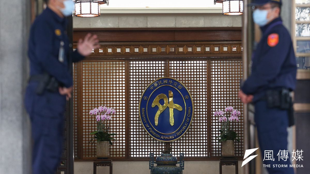 外交失利不能都甩鍋給文官,圖為外交部大廳。(顏麟宇攝) 外交失利不能都甩鍋給文官,圖為外交部大廳。(顏麟宇攝)