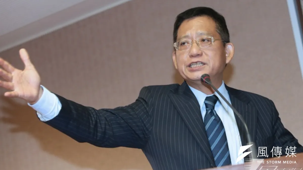 吳育昇在會期結束前主動排案,在野黨強力質疑,柯建銘問內政部長陳威仁「今天排案是玩真的還是玩假的」(吳逸驊攝)