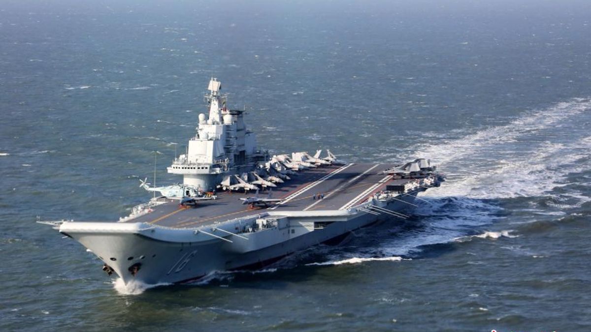 2016年12月24日,中國人民解放軍海軍遼寧艦編隊赴西太平洋海域開展遠海訓練。(中新社) 2016年12月24日,中國人民解放軍海軍遼寧艦編隊赴西太平洋海域開展遠海訓練。(中新社)