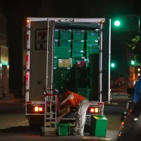 後を絶たない詐欺事件。荷物を受け取った直後に「物流業者からの電話」を受け、警戒を解いてしまう被害者は少なくない。※画像はイメージであり、本記事の事例とは無関係(写真/顔麟宇撮影) 後を絶たない詐欺事件。荷物を受け取った直後に「物流業者からの電話」を受け、警戒を解いてしまう被害者は少なくない。※画像はイメージであり、本記事の事例とは無関係(写真/顔麟宇撮影)